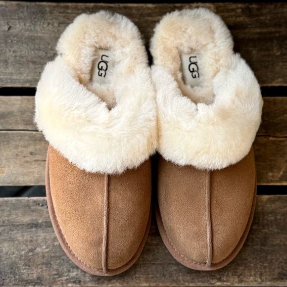 UGG Shoes - NIB UGG Chestnut Scuffette II Slippers